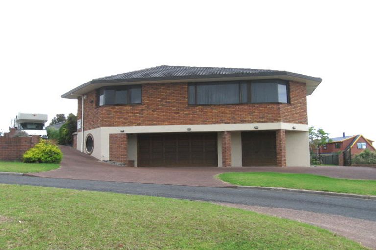 Photo of property in 4 Constable Lane, West Harbour, Auckland, 0618