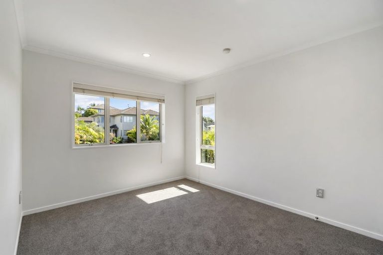 Photo of property in 17 Witton Place, Schnapper Rock, Auckland, 0632