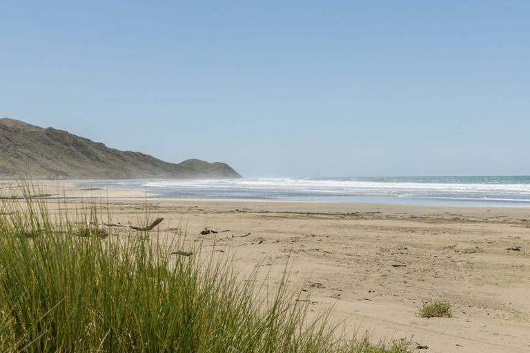 Photo of property in 68 Pourerere Road, Pourerere, Omakere, 4271