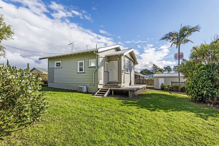 Photo of property in 2/165a Colwill Road, Massey, Auckland, 0614
