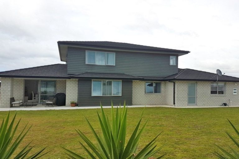 Photo of property in 5 Poaka Place, One Tree Point, 0118
