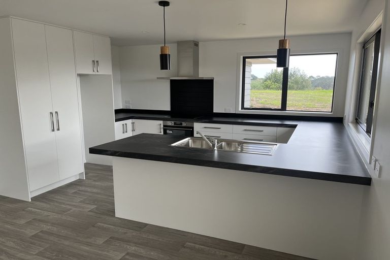 Photo of property in 24 Dudley Crescent, Cable Bay, 0420