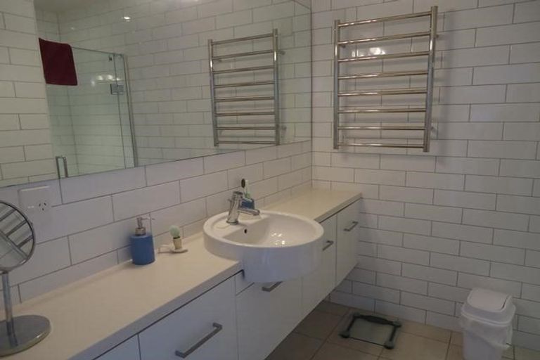 Photo of property in The Capital, 3/370 Oriental Parade, Oriental Bay, Wellington, 6011