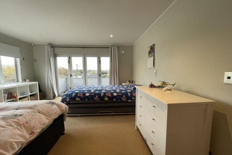 Photo of property in 60 Waiohua Road, Greenlane, Auckland, 1061