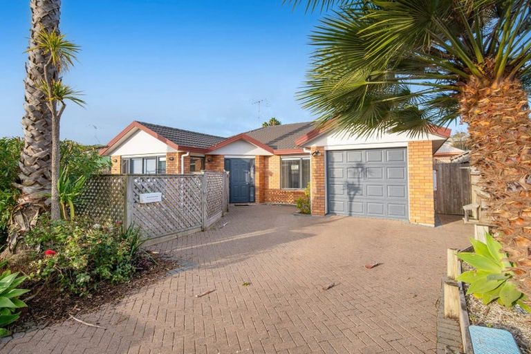 Photo of property in 10 Angel Way, Stanmore Bay, Whangaparaoa, 0932
