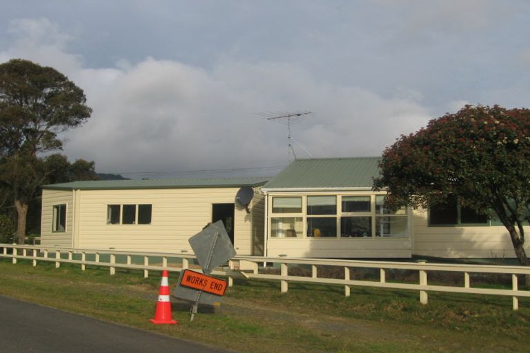 Photo of property in 70 Edward Street, Coromandel, 3506