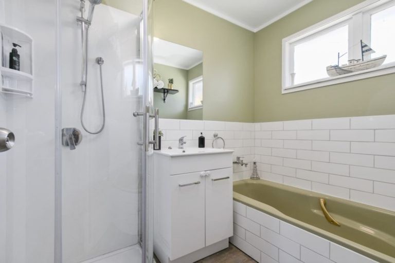 Photo of property in 3/11 Ridgemount Rise, Mangere Bridge, Auckland, 2022