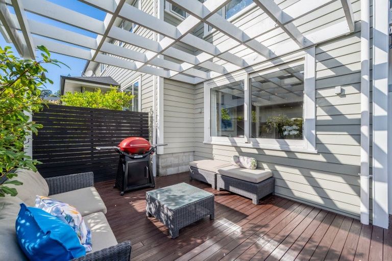 Photo of property in 8 Verley Rise, East Tamaki Heights, Auckland, 2016