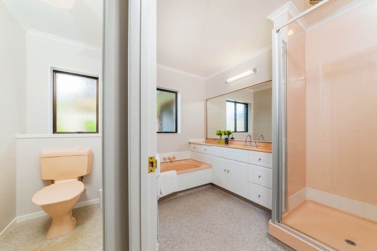 Photo of property in 84 Mirrabooka Avenue, Botany Downs, Auckland, 2010