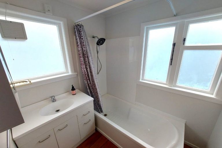 Photo of property in 92 Fraser Avenue, Johnsonville, Wellington, 6037