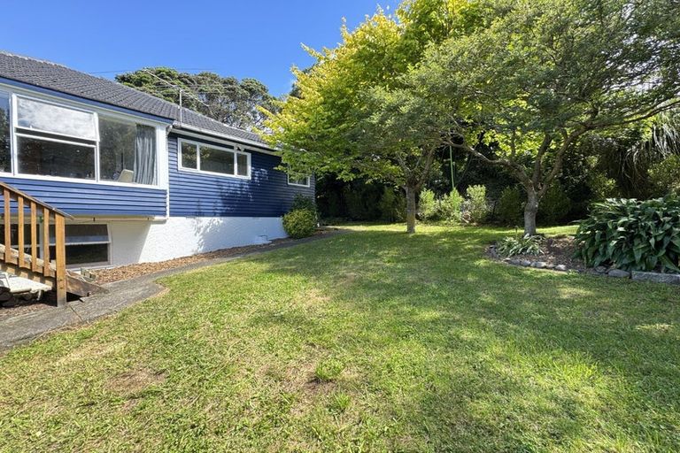 Photo of property in 6 Mahoe Street, Tawa, Wellington, 5028