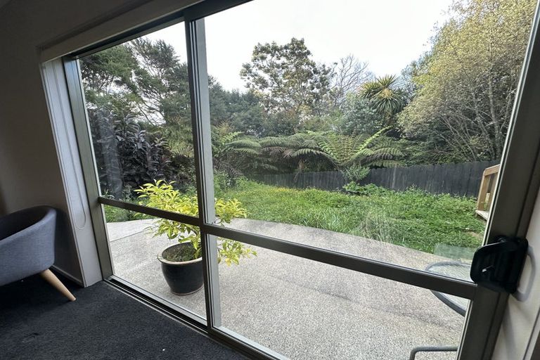 Photo of property in 37 Condor Place, Unsworth Heights, Auckland, 0632