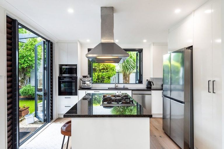 Photo of property in 8a Onepoto Road, Hauraki, Auckland, 0622