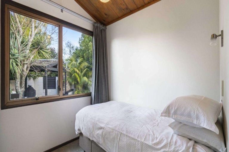 Photo of property in 35 Kurnell Drive, Botany Downs, Auckland, 2010