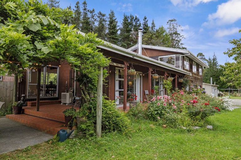 Photo of property in 84 Crowther Road, Wainuiomata, 5373