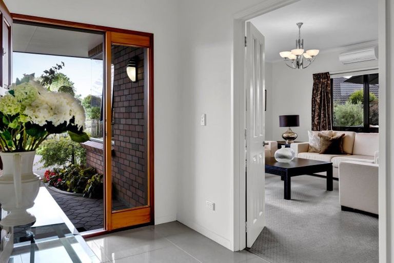 Photo of property in 3b Larsen Place, Merrilands, New Plymouth, 4312