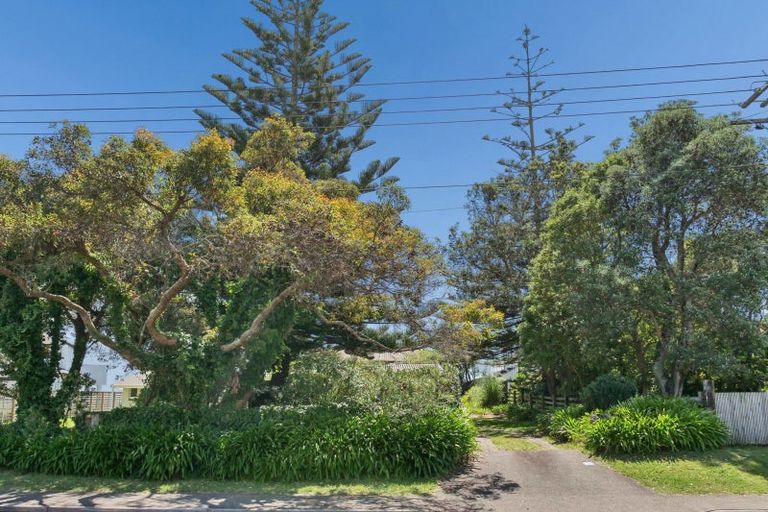 Photo of property in 135 Karewa Parade, Papamoa Beach, Papamoa, 3118