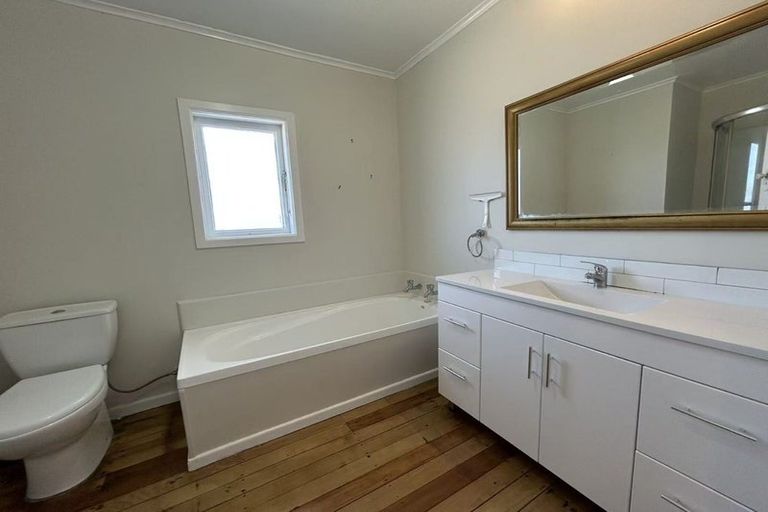 Photo of property in 1/47 Clevedon Road, Papakura, 2110