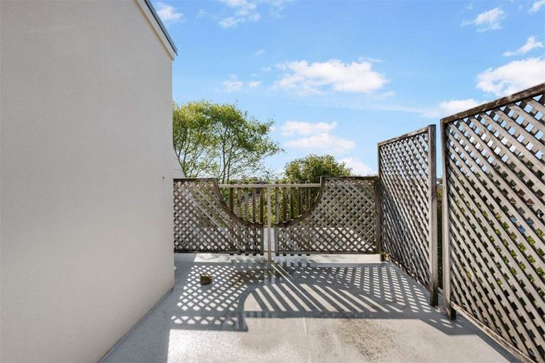 Photo of property in 3a Woodside Avenue, Northcote, Auckland, 0627
