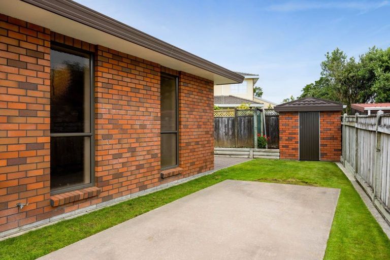 Photo of property in 3b Larsen Place, Merrilands, New Plymouth, 4312