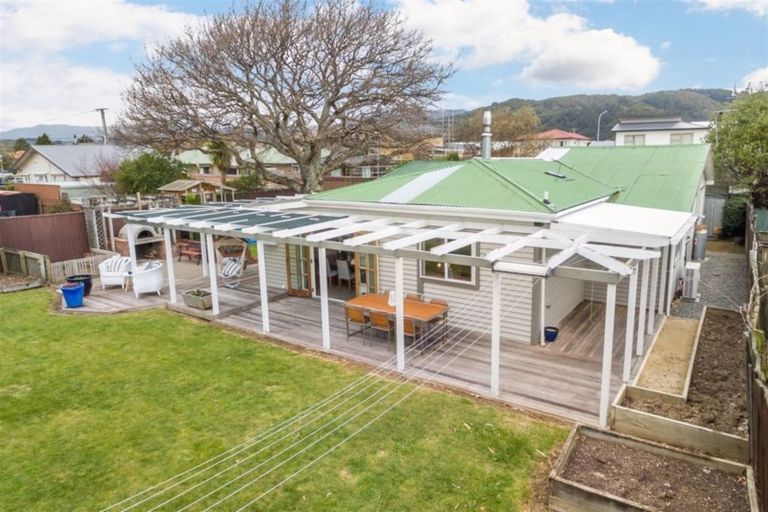 Photo of property in 2/5 Stephen Street, Trentham, Upper Hutt, 5018