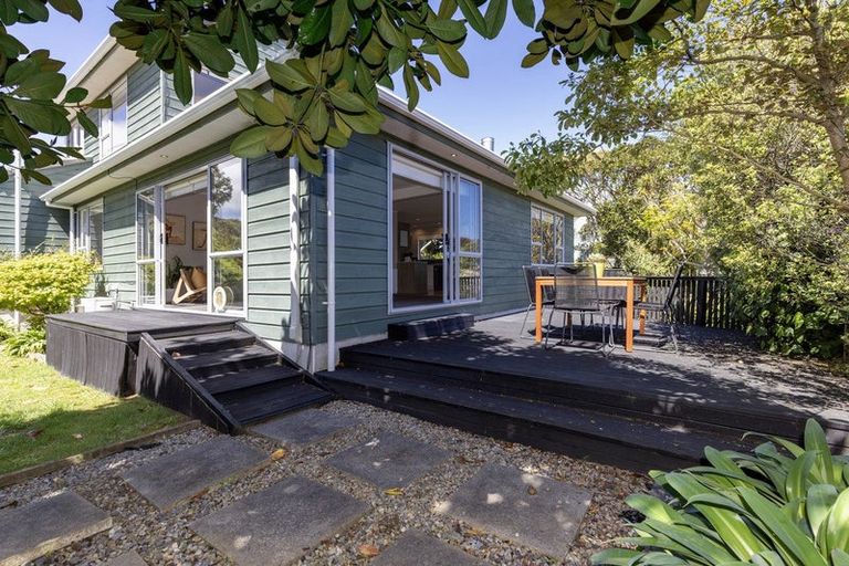 Photo of property in 131 Renown Road, Raumati South, Paraparaumu, 5032