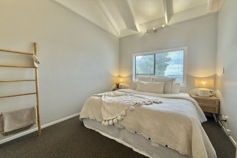 Photo of property in 26a Tower Hill, Stanmore Bay, Whangaparaoa, 0930