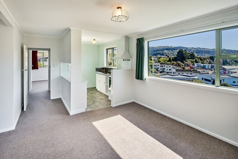 Photo of property in 1a Sunrise Boulevard, Tawa, Wellington, 5028