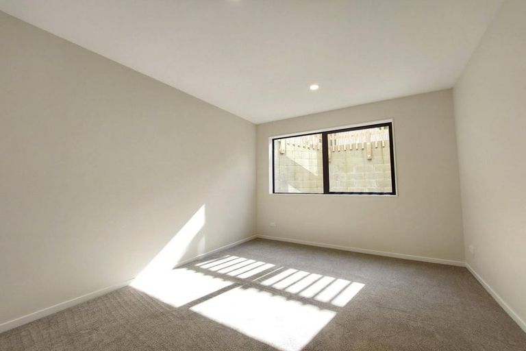 Photo of property in 8b Nandana Drive, Glen Eden, Auckland, 0602