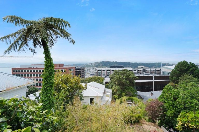 Photo of property in 23 Central Terrace, Kelburn, Wellington, 6012