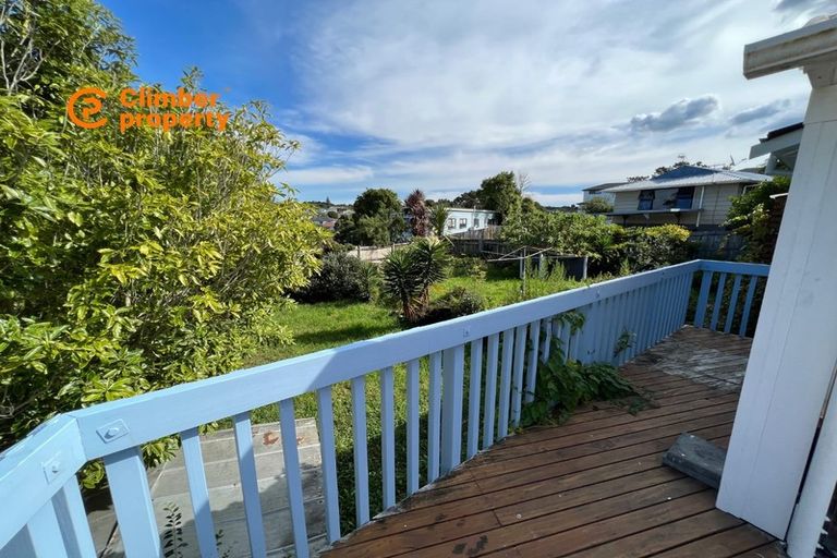 Photo of property in 133 Oreil Avenue, West Harbour, Auckland, 0618