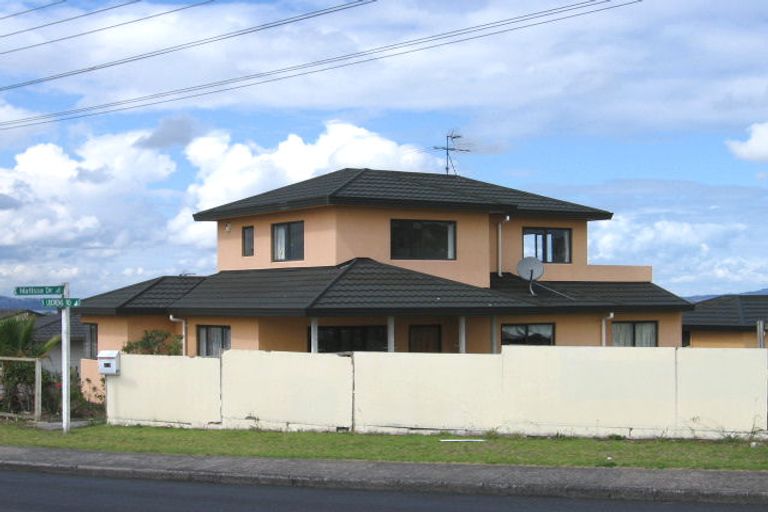 Photo of property in 113 Luckens Road, West Harbour, Auckland, 0618