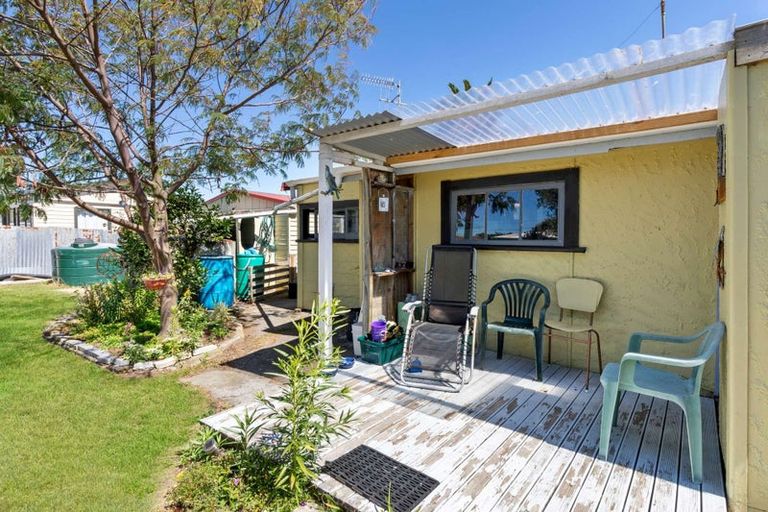 Photo of property in 13 Beach Street, Tangimoana, 4822