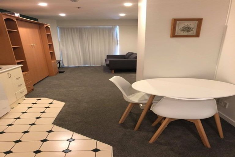 Photo of property in Terrace Heights Apartments, 4g/163 The Terrace, Wellington Central, Wellington, 6011