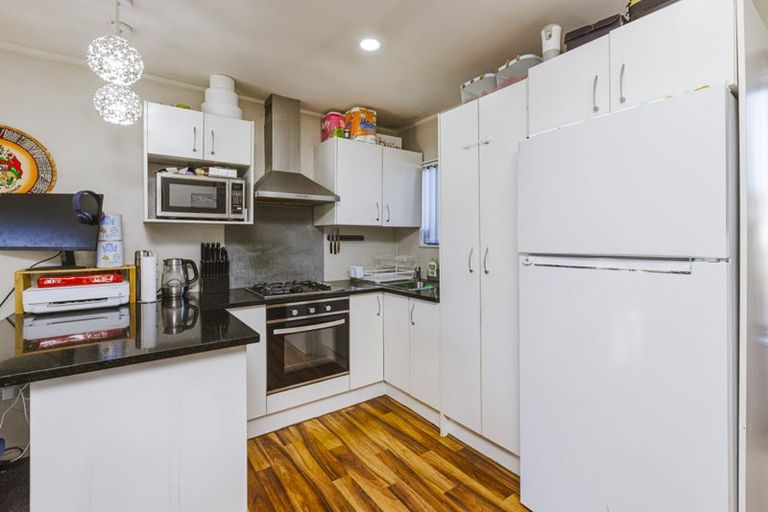 Photo of property in 16a Hatherley Place, Clendon Park, Auckland, 2103