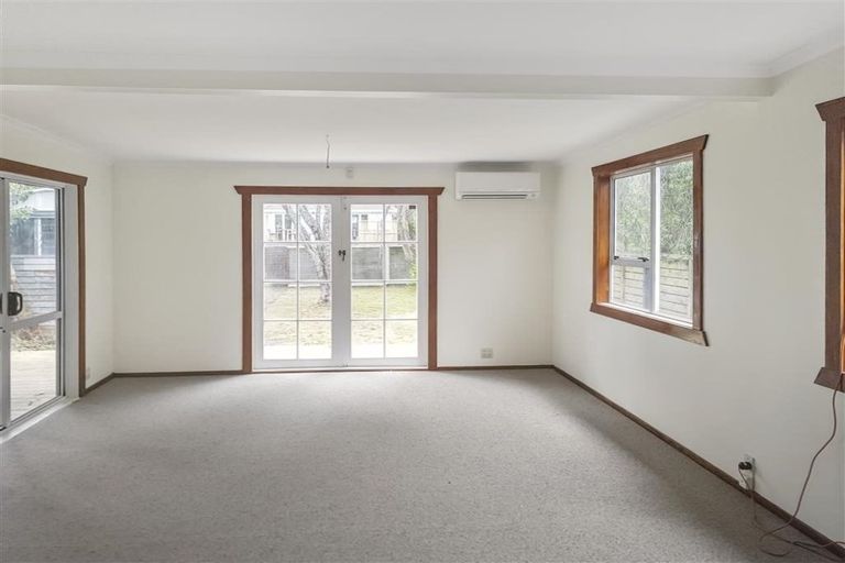 Photo of property in 36 Muripara Avenue, Point Chevalier, Auckland, 1022