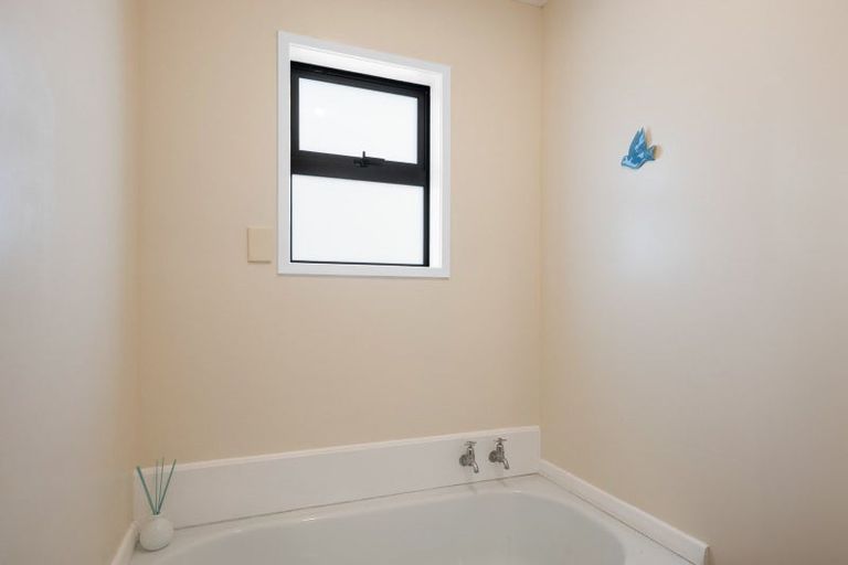 Photo of property in 5 Norna Grove, Waikawa Beach, Manakau, 5573