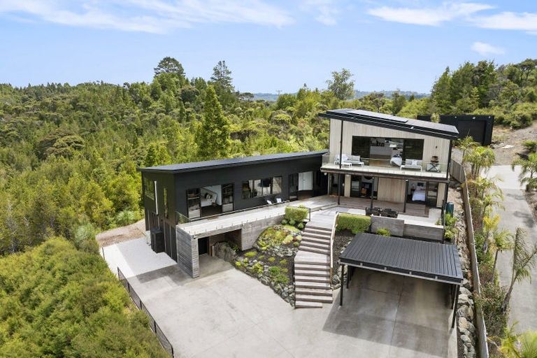 Photo of property in 246 Hillcrest Road, Wainui, 0931