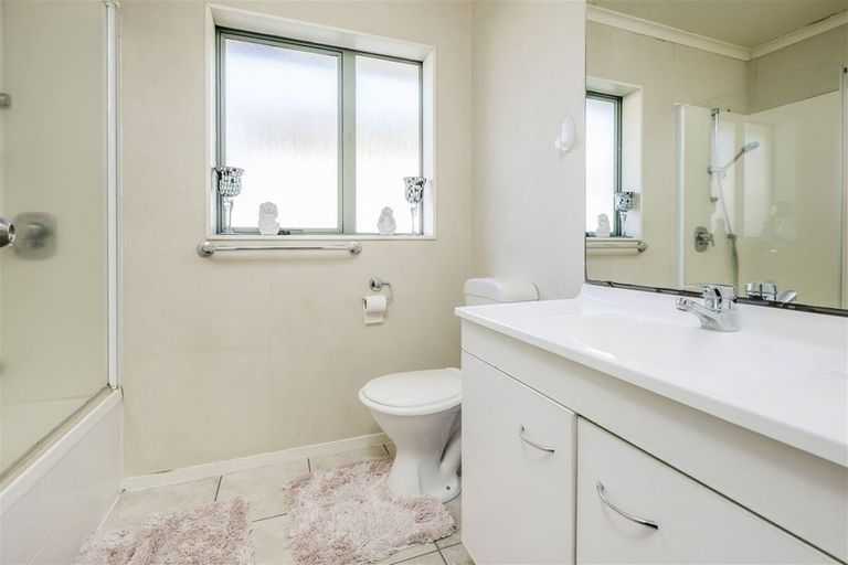 Photo of property in 4 Stellata Court, Randwick Park, Auckland, 2105