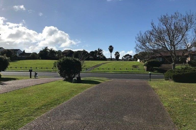 Photo of property in 2/98 Mirrabooka Avenue, Botany Downs, Auckland, 2010