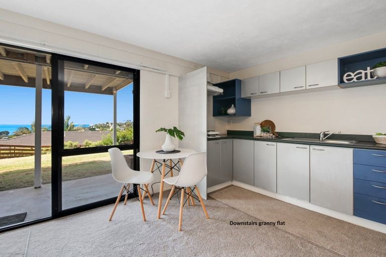 Photo of property in 15 Higham Ferrers Place, Red Beach, 0932