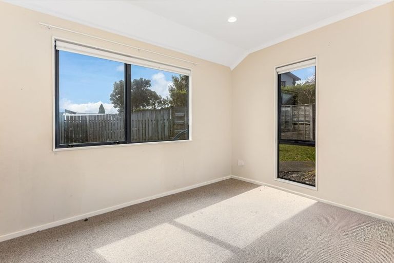 Photo of property in 92 Navigation Drive, Whitby, Porirua, 5024