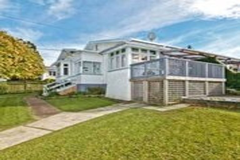 Photo of property in 20 Ngataringa Road, Devonport, Auckland, 0624