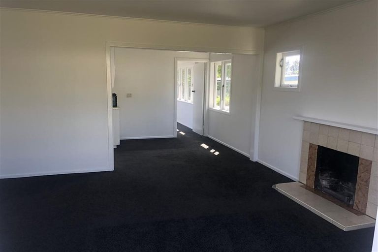 Photo of property in 2/52 College Road, Northcote, Auckland, 0627