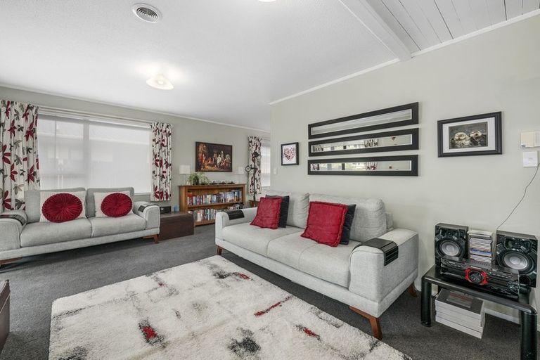 Photo of property in 77 Gemstone Drive, Birchville, Upper Hutt, 5018