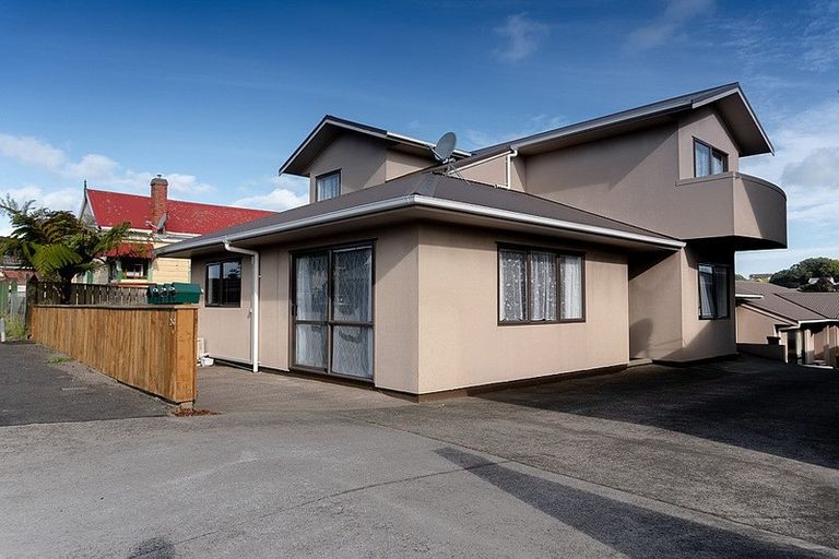 Photo of property in 1/253 Saint Aubyn Street, New Plymouth, 4310