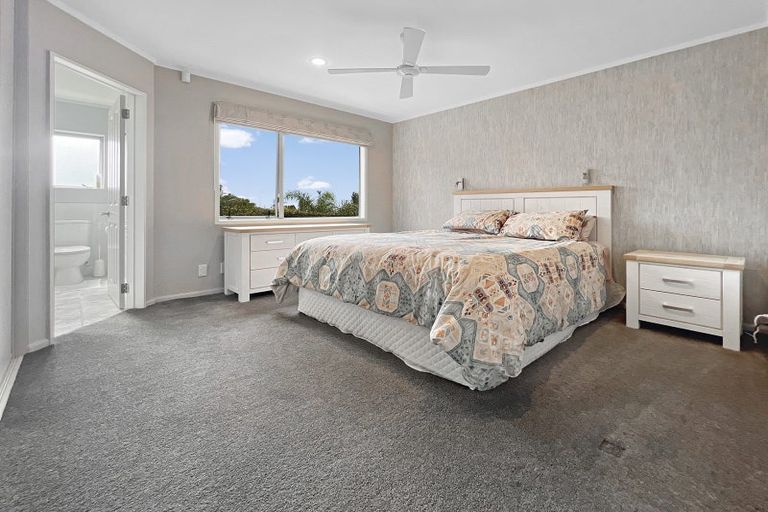 Photo of property in 8a Hauraki Crescent, Pinehill, Auckland, 0632