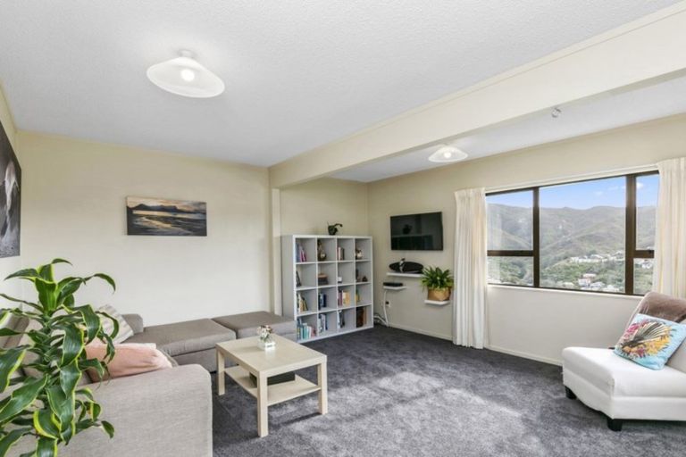 Photo of property in 2/22 Parklands Drive, Karori, Wellington, 6012