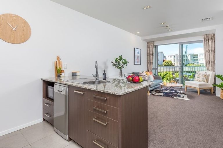 Photo of property in Shoal Haven Apartments, 112a/130 Anzac Street, Takapuna, Auckland, 0622