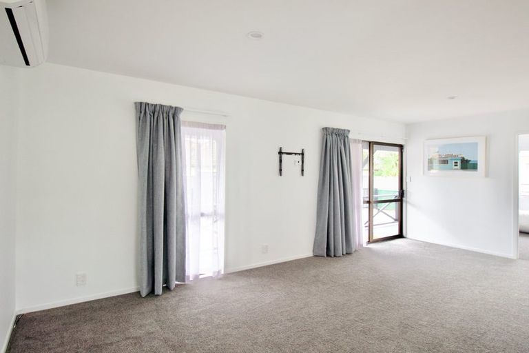 Photo of property in 3/708 Swanson Road, Swanson, Auckland, 0612